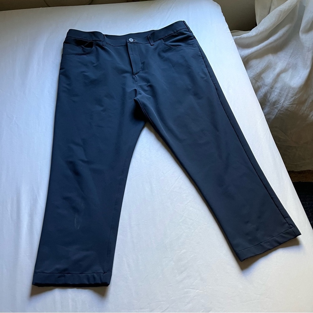 PUBLIC REC navy blue straight leg‎ athletic cropped pants